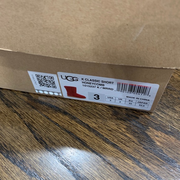 Brand new Uggs Classic Short Honeycomb Youth 3 red - Picture 2 of 12